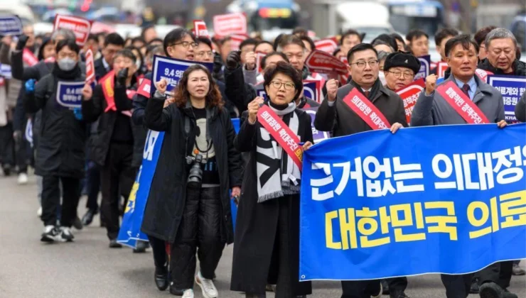 Güney Kore’de Asistan Doktorlar Grevde: Tutuklama Tehdidi ve Lisans İptali