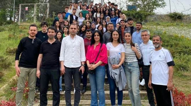 Hakkari Valisi Ali Çelik, Gençlere Üniversite Tercihlerinde Yol Haritası Olacak Geziler Hediye Ediyor